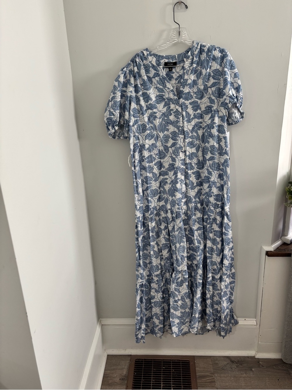 🩵MSK White and Blue Floral Maxi Dress - Picture 2 of 10